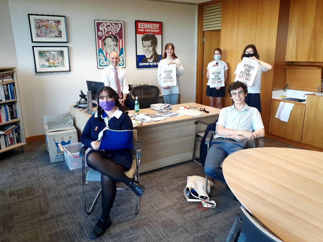 jo_noCSG's tweet image. Remember this day @Matt_KeanMP – these students meant Unconventional Gas – the stuff you support the extraction of on the #LiverpoolPlains and in the #Pilliga Forest, stopping #PEP11 &amp;amp; not the onshore stuff is just PURE vote buying hypocrisy. We see you. #CSG #AUSpol