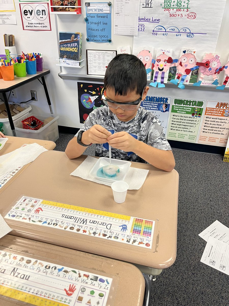 Valentine’s Day Hearts chemical reactions in Kitchen Chemistry today! How much vinegar will it take to dissolve the heart? 🤓♥️🧪<a href="/underwoodgtm/">underwoodgtm</a>