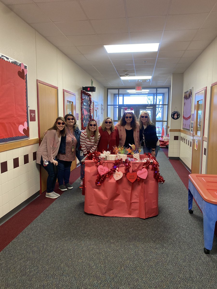 mrs_thoren's tweet image. All the love shown at ECS today! Thank you to our amazing leadership team for a much needed happy treat!
#FISD_ECS #FISDmadetoshine