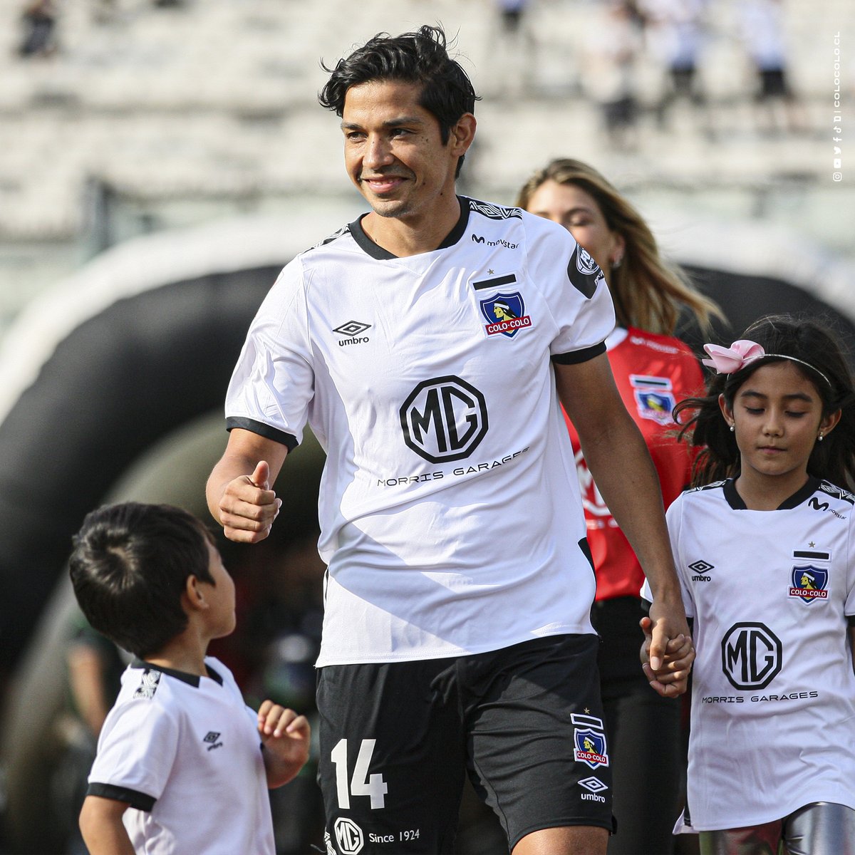 ColoColo's tweet photo. ¡Muchas gracias por tanto, Matigol! 🤟🏼

Esta tarde Matías Fernández anunció su retiro del fútbol profesional tras 19 años de carrera. 

Con el Cacique ganó 2 torneos nacionales y la Copa Chile 2019. Además fue elegido como el "Mejor de América" el 2006. https://t.co/sXd88lGCZF