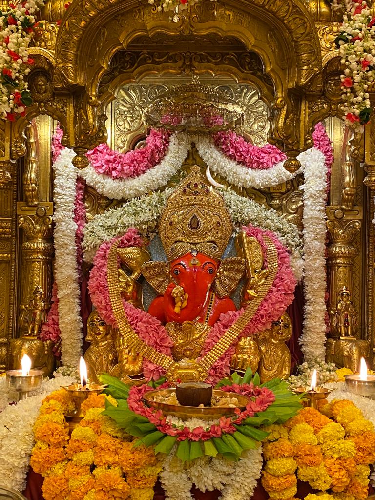 kpmaurya1's tweet photo. विश्व प्रसिद्ध श्री सिद्धिविनायक मंदिर में विराजमान विघ्न-नाश, गजानन भगवान श्री गणेश जी के दिव्य दर्शन आप सभी का कल्याण करें। 

गणपती बाप्पा मोरया, मंगलमूर्ती मोरया।। https://t.co/9jWZp6kqQo