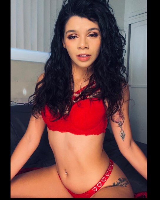 💕 Be my Valentine? 💕 https://t.co/WQ4imj5ziA