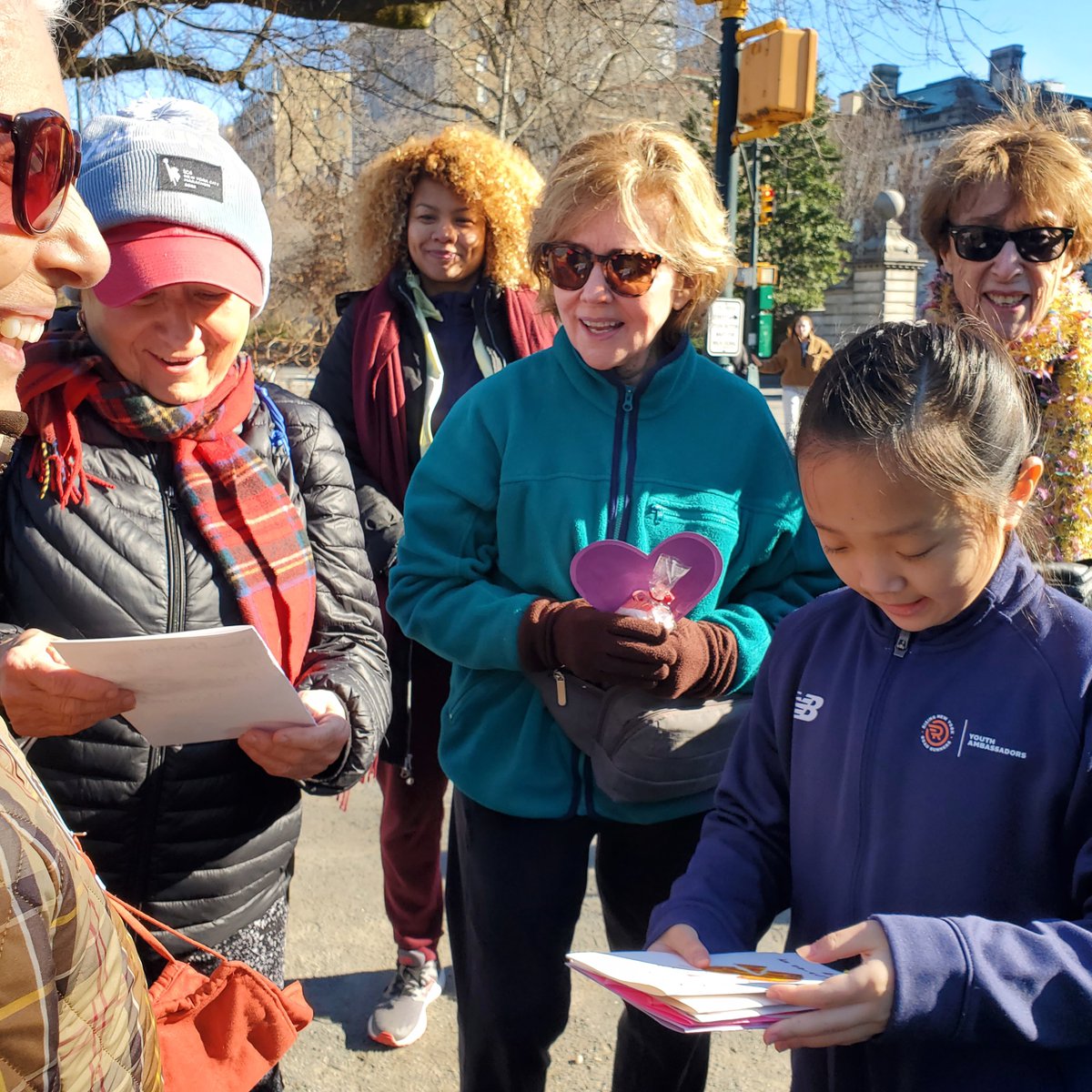 nyrr's tweet photo. Happy Valentine’s Day from our #NYRRStriders and #RisingNYRR Youth Ambassadors Wendy and Rafik!😍🫶
On behalf of the #RisingNYRR Youth Ambassadors, Wendy and Rafik distributed some cards and candy to #NYRRStriders this morning!💝 https://t.co/KylPLLjmLj