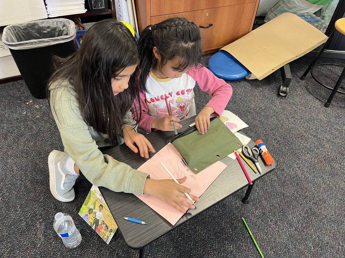 teachertbi's tweet photo. We helped our kinder #RascalBuddies make a card for a loved one for #ValentinesDay last week! #latepost #RowlandRascals @micheleasprer https://t.co/m3xymq0wHJ