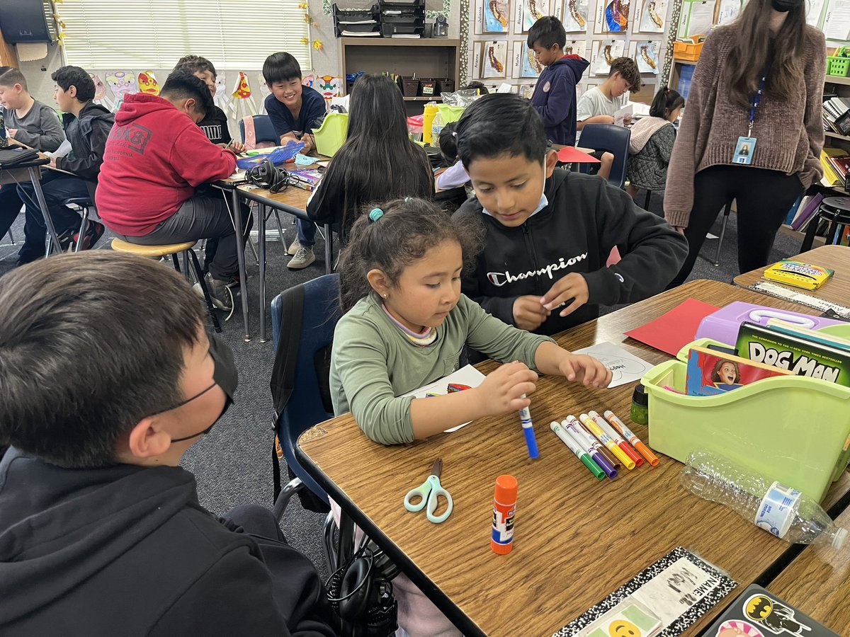 teachertbi's tweet photo. We helped our kinder #RascalBuddies make a card for a loved one for #ValentinesDay last week! #latepost #RowlandRascals @micheleasprer https://t.co/m3xymq0wHJ