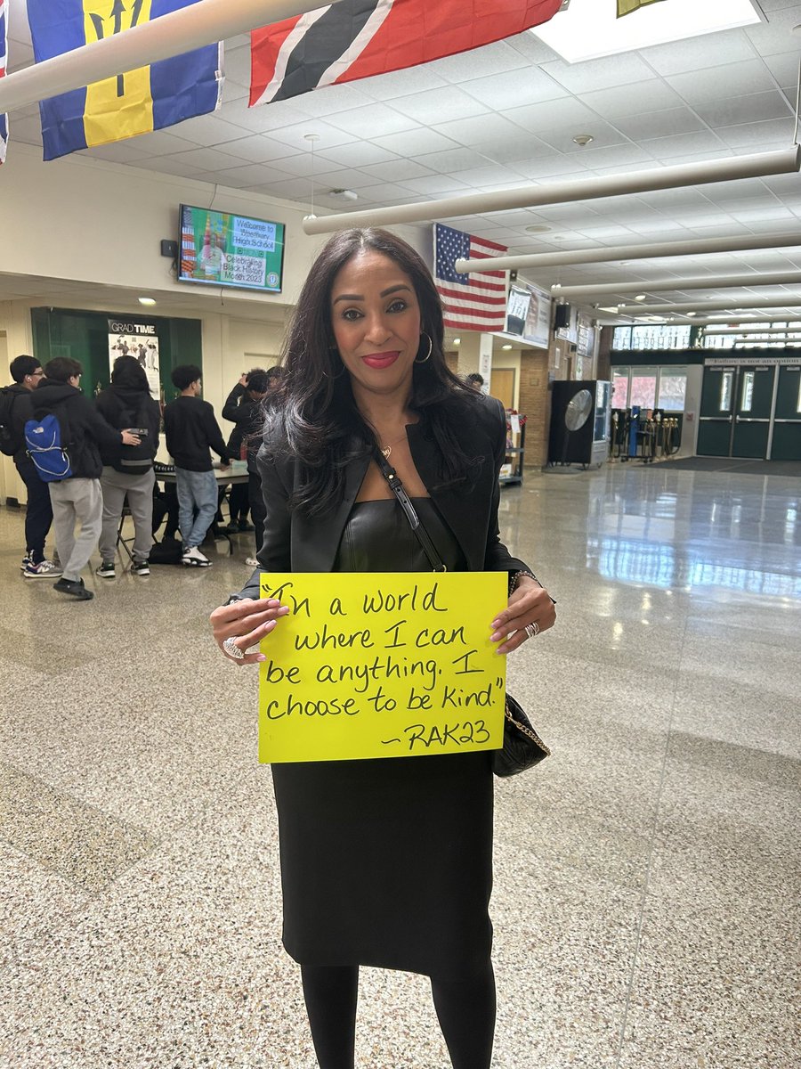nicolettejames's tweet photo. WHS celebrates Kindness as an act of Generosity!! #onewestbury #onewestburySEL #RandomActsOfKindnessWeek https://t.co/etdPK4Olgl