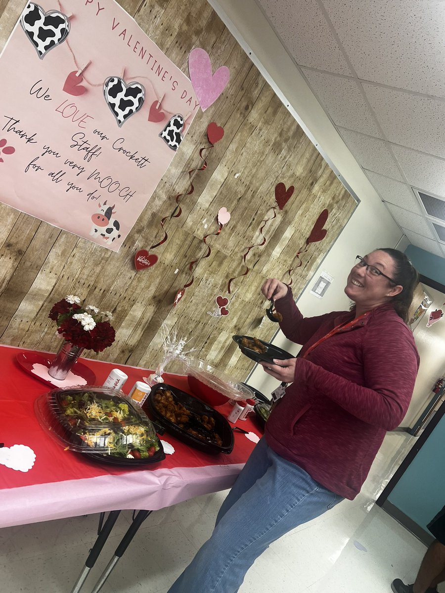We LOVE our Crockett Staff very MOO-CH! Thank them for all they do with some Chickfla lunch! 🐮💛💙<a href="/AmyL5555/">Amy Gonzalez</a> #PioneerPride