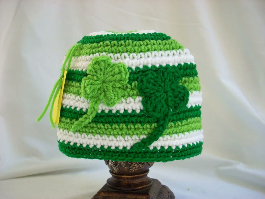 This four leaf clover hat makes a great gift for your Irish friends and family. 😃 buff.ly/3lF2EyU 😃 #LiLphaniesLine #feelinglucky #irishgifts #StPatricksDay