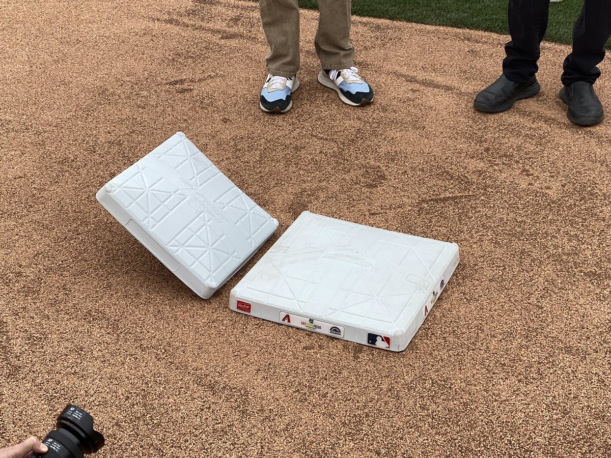 ByJackHarris's tweet photo. MLB’s new bigger base size https://t.co/44uZ95GpZW
