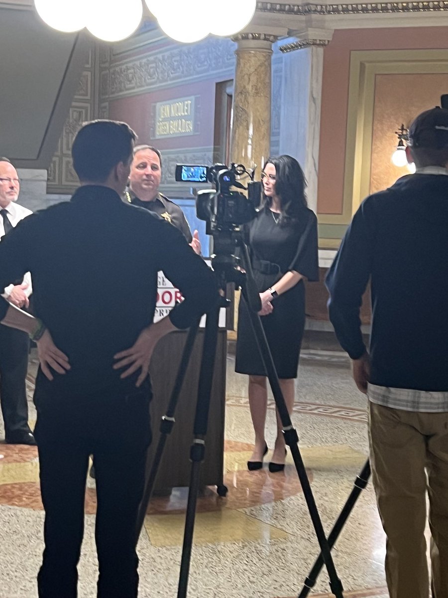 Oh. Em. Gee! #JenniferDorrow at courthouse where I work giving press conference! In the flesh! I’m like a 13 yr old at a NKOTB concert! #DarrellBrooks 😯🫣🥰🥰🥰