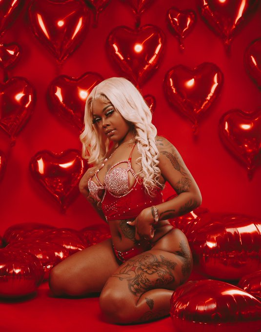 Fine as wine🍷 One of a Kind.. 🤩 Can you be mine ?&hearts;️ https://t.co/MsNtKmoPJW