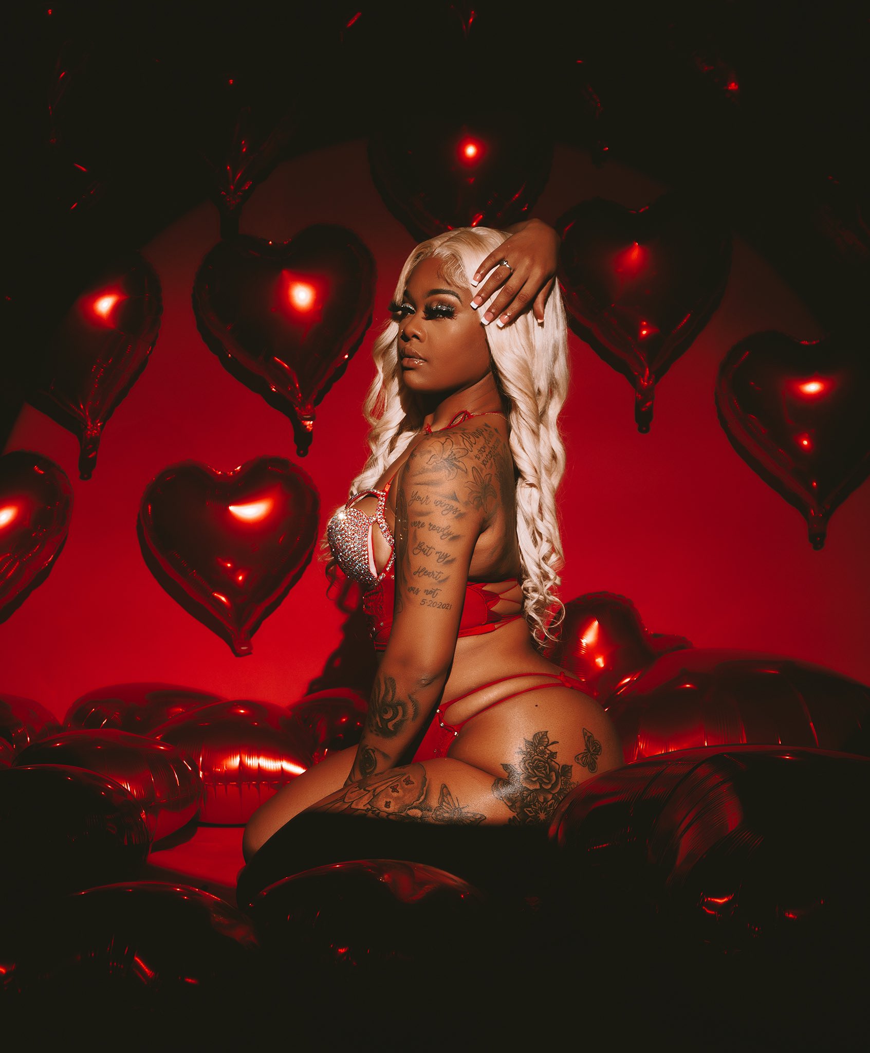 1 pic. Fine as wine🍷 One of a Kind.. 🤩 Can you be mine ?♥️ https://t.co/MsNtKmoPJW