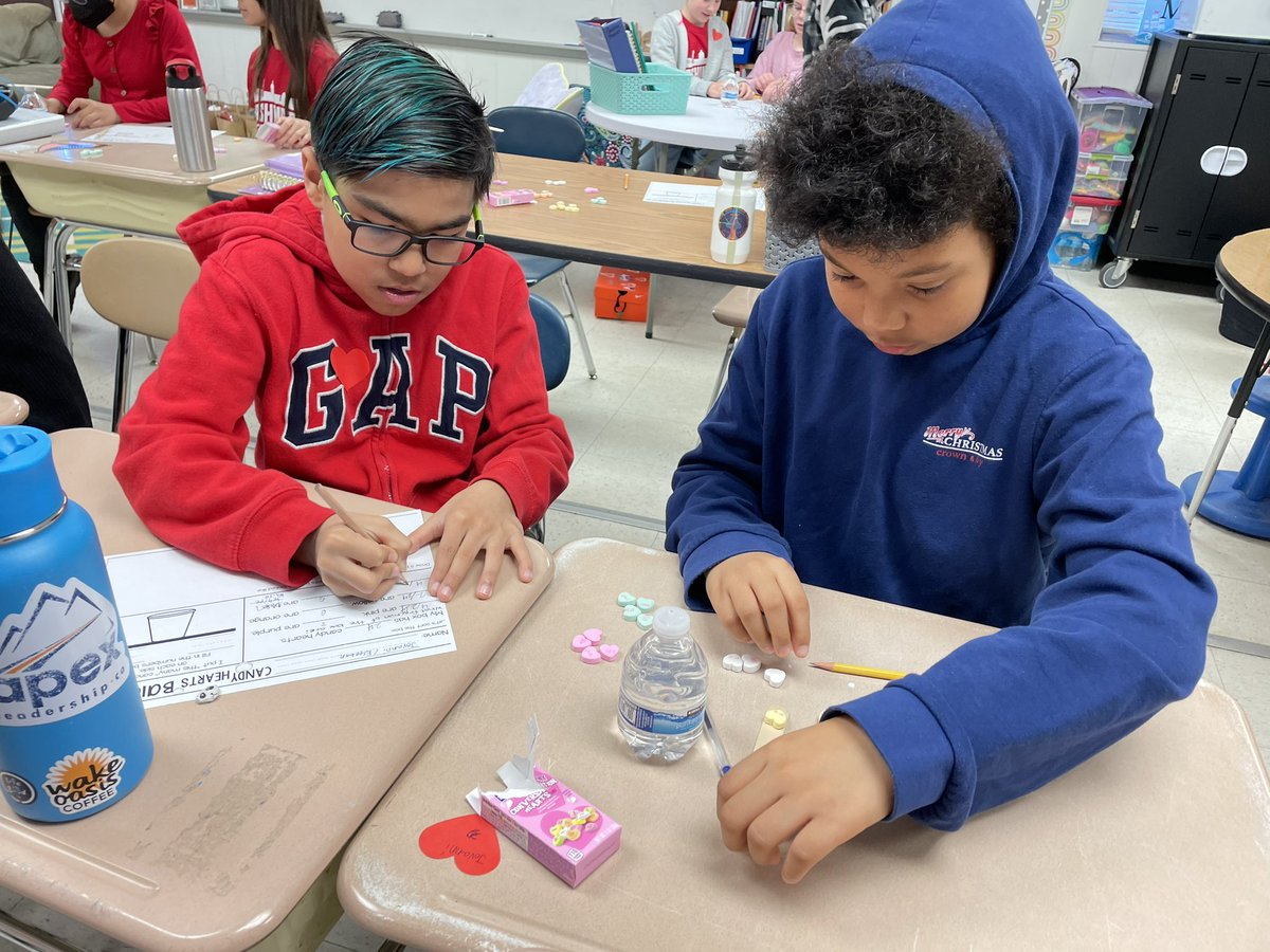 OCETRACK1FIFTH's tweet photo. Lots of fun today for #iheartmathandscience @OliveChapelElem @Indyandharperap https://t.co/MB7xawWO2m