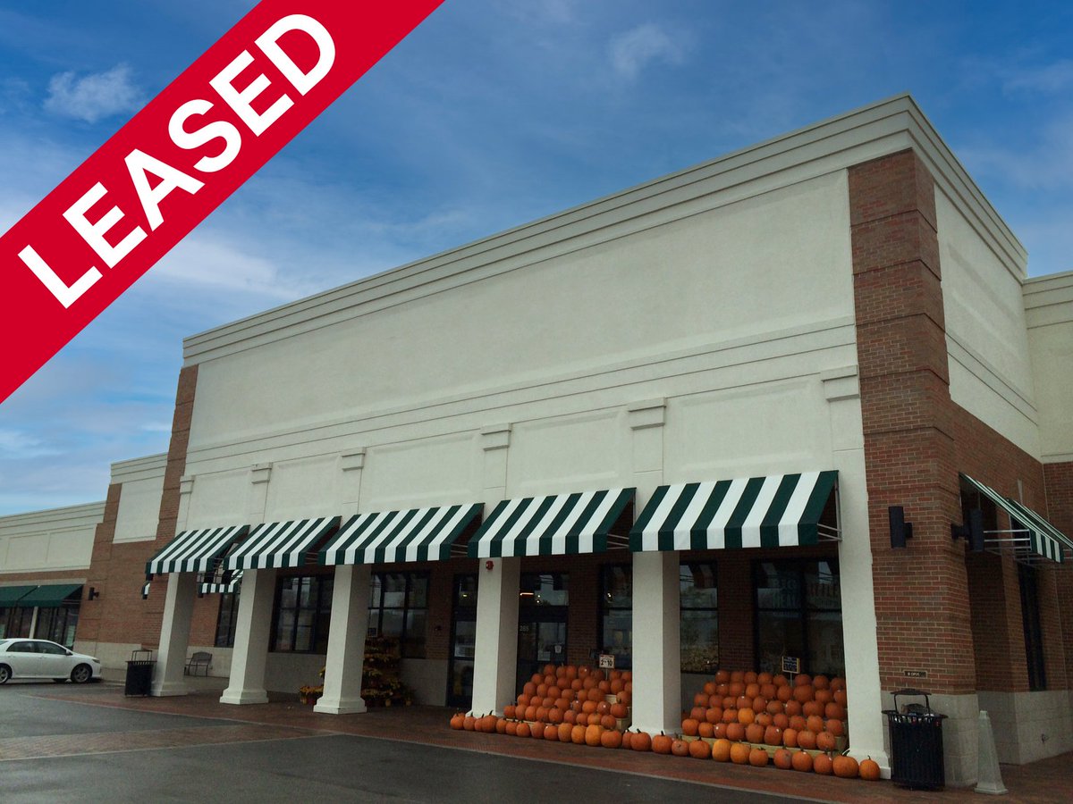 RetailAnchors's tweet photo. Recently leased this 21,144 SF former Fresh Market in #GlenEllyn to Northwestern Medicine. The challenging deal, which took nearly 2 years, involved 4 parties and survived many complications. Patience and tenacity were required by all.  #CBRE #RetailLeasing #CRE #retailrealestate https://t.co/SiB5VoKNAb