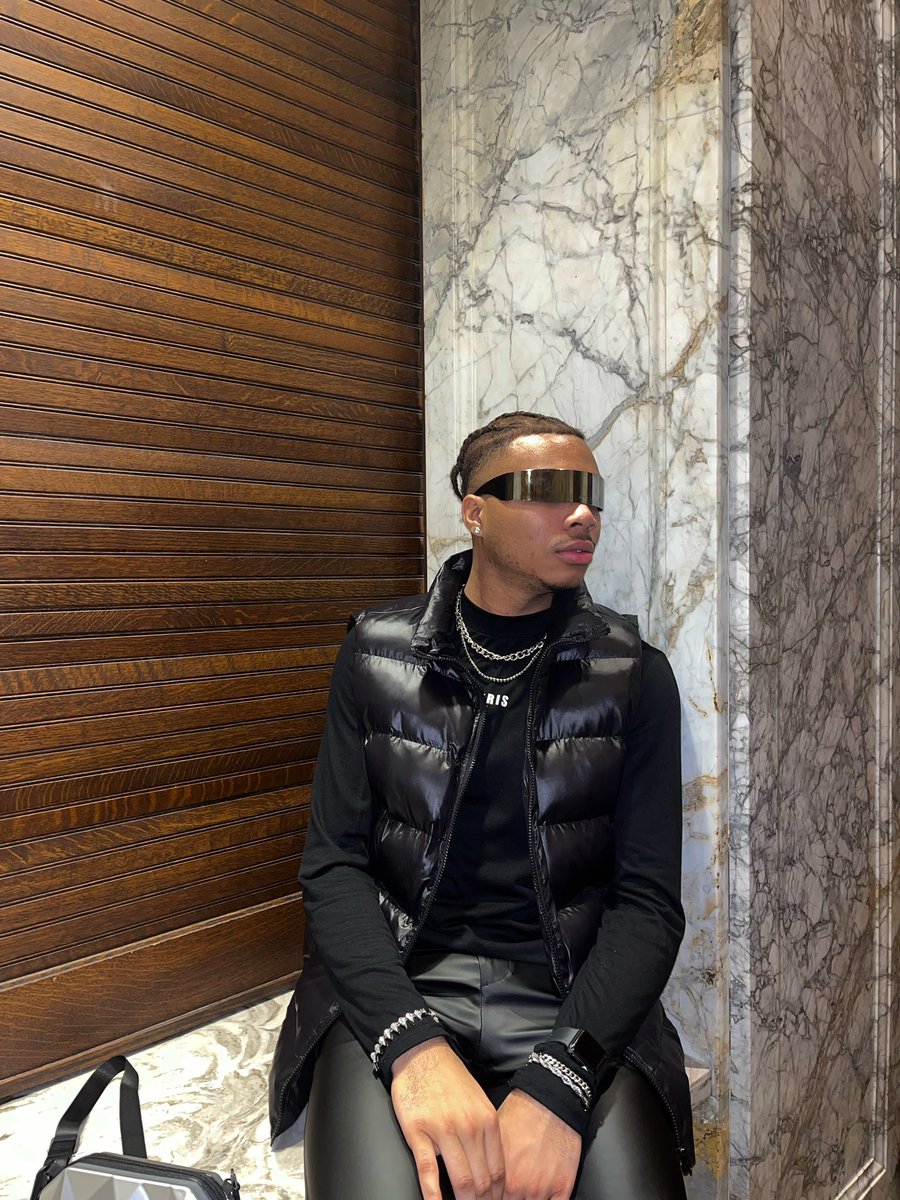 anthil__'s tweet photo. im back🖤. https://t.co/0s45ecYmvx