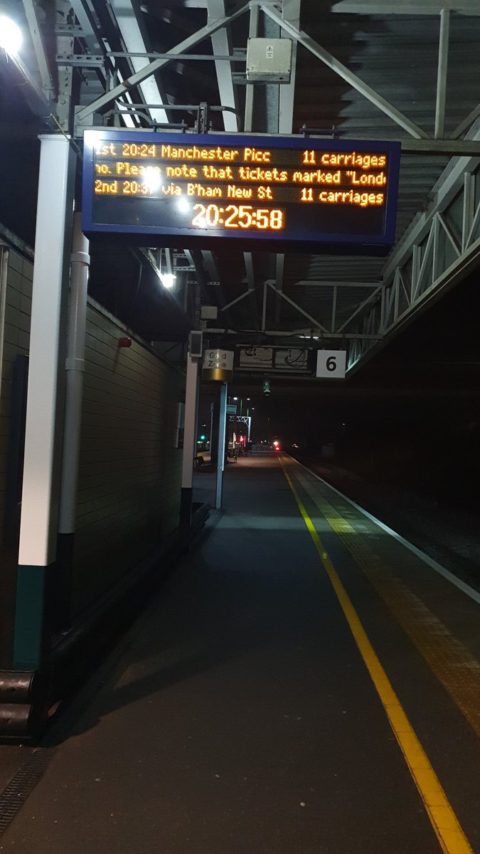 LeadOrPush's tweet photo. @LNRailway Milton Keynes is in the future! (Station clocks 3 minutes fast) https://t.co/4W8vbZlJ0S