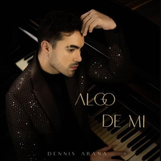 #MundialDelPopNews 🤯

<a href="/_DennisArana/">Dennis Arana</a> revela la portada y lanza su nuevo EP titulado #AlgoDeMi ✨

El nuevo material discográfico del guatemalteco es un especial a la música para plantar y ya se encuentra disponible en todas las plataformas digitales 💚

¿Cuál es tu favorita? 👀