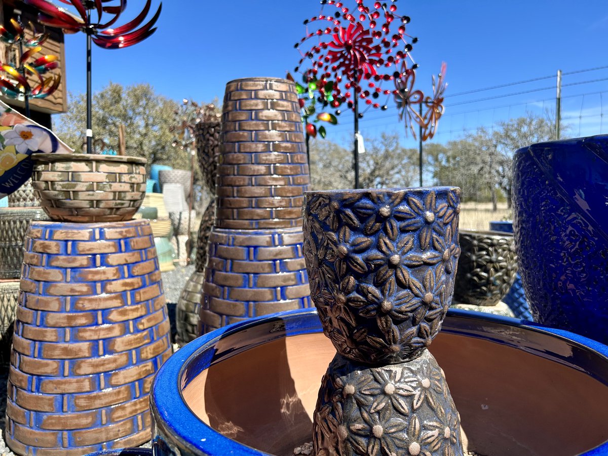 New pots are in today! 💙 

#gardenpots #flowerpots #gardencenter #gardensattheridge #kerrvilletx