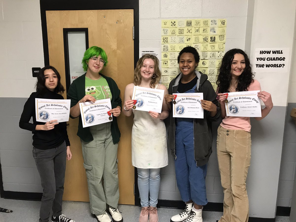 ValsArtClass's tweet photo. Presenting our Visual Arts Scholastic Event competition regional champs!!! Im so proud of their accomplishments!!! Bravo!!! #northsideforall https://t.co/m8NWhPUzGt