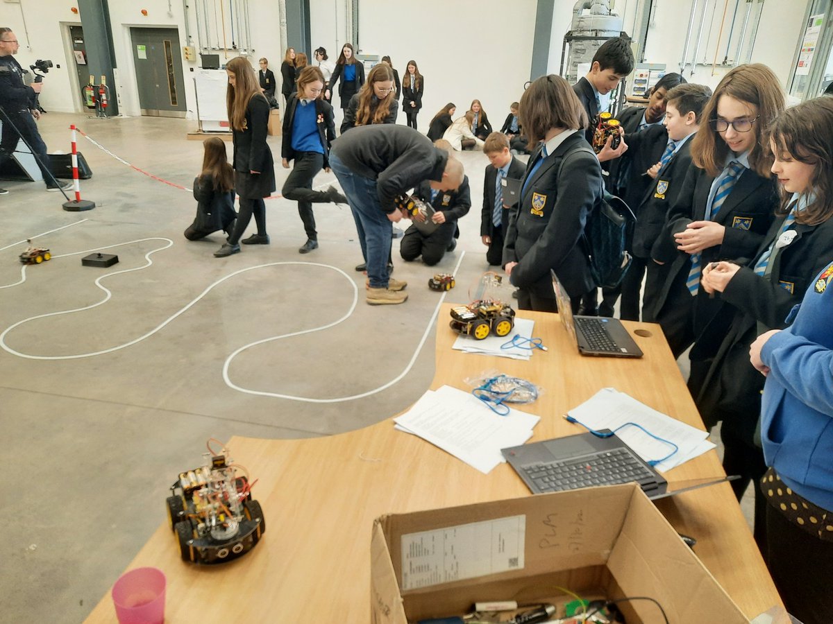 BishopChalComp's tweet photo. Today, our KS3 students had an amazing experience coding robots and see the real-life applications of using robots at one of the University of Birmingham's robotic labs. #BCComputing #Robotic @raisingrobots @BishopChalloner @BirminghamU https://t.co/RK2pTcKxlY
