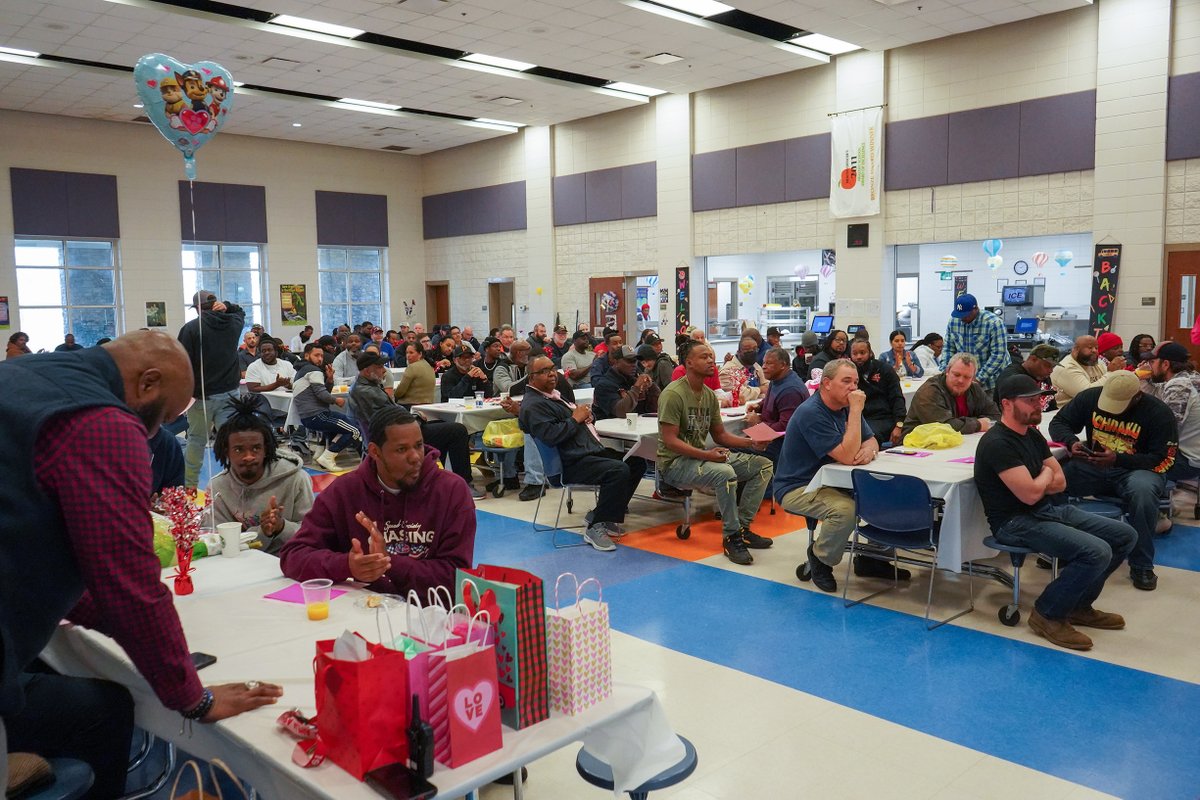 JEFCOED's tweet photo. Minor Community School hosts "Donuts with Dad" this #ValentinesDay! The turnout was AMAZING!! The crowd enjoyed donuts and coffee, fellowship, and motivational messages from guest speakers. They aslo visited classrooms to see #learning first hand! @Minor_Community @JefcoedK_5 https://t.co/lyxuj2pEDl