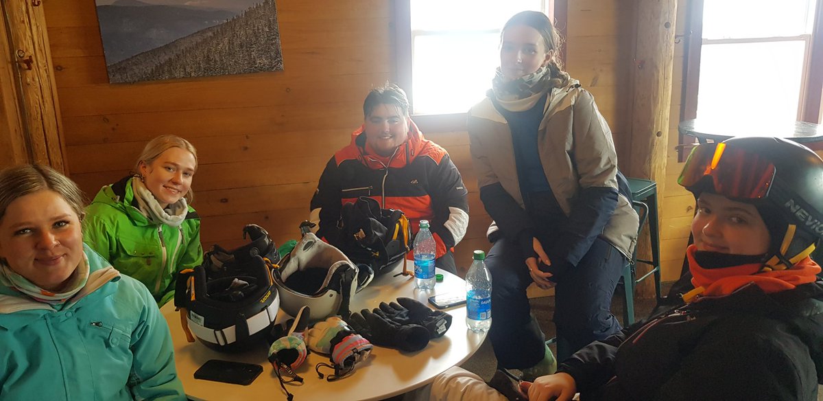 WHSTrips's tweet photo. Thank you Waterville. Great fun was had today on lovely fresh snow. While our top guns hit the glades the beginners conquered a steep blue#Oblivion#awesome https://t.co/cgc2VeQswd