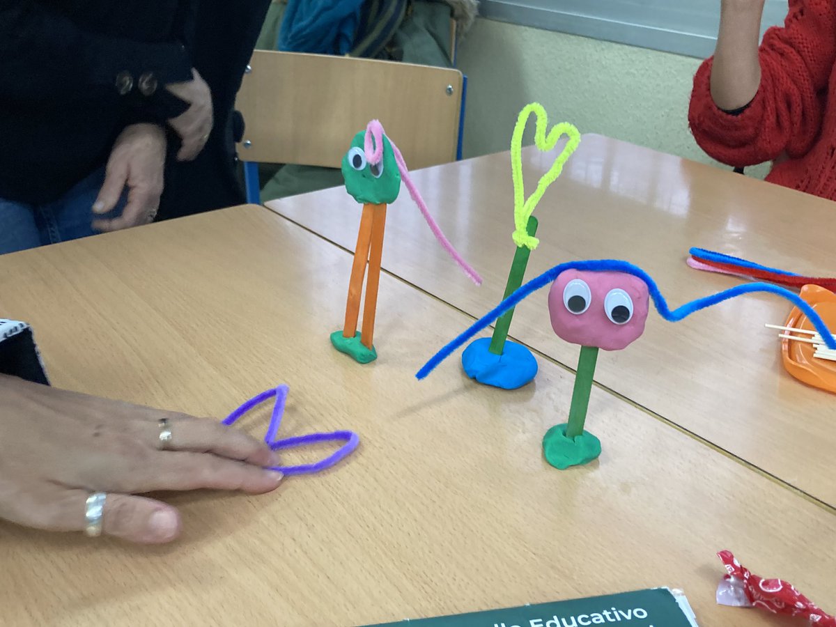 Eutarifa's tweet photo. Formación terminada en @ceipalcornocales (Algeciras). DUA, SdA y evaluación.
Un placer compartir y aprender.@CEPdeCadiz @tu_cep @mayalamontero https://t.co/F7yKnWvBgh