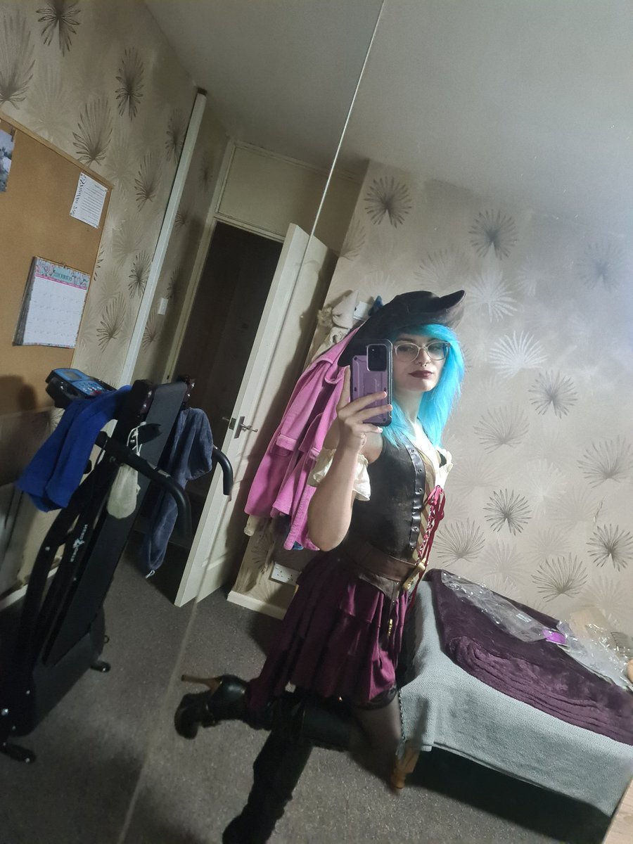 Evie 🦝🍸 tweet media
