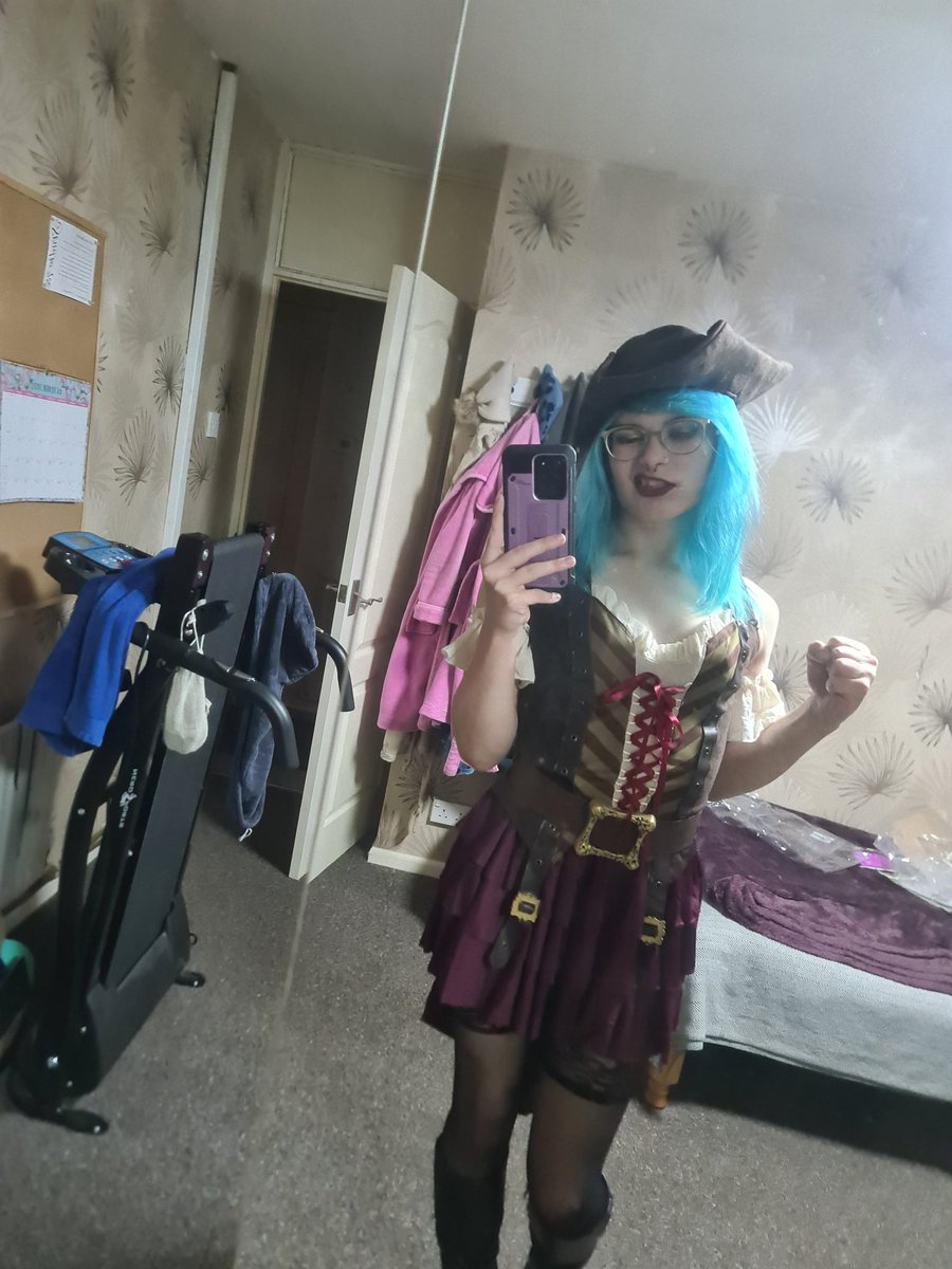 Evie 🦝🍸 tweet media
