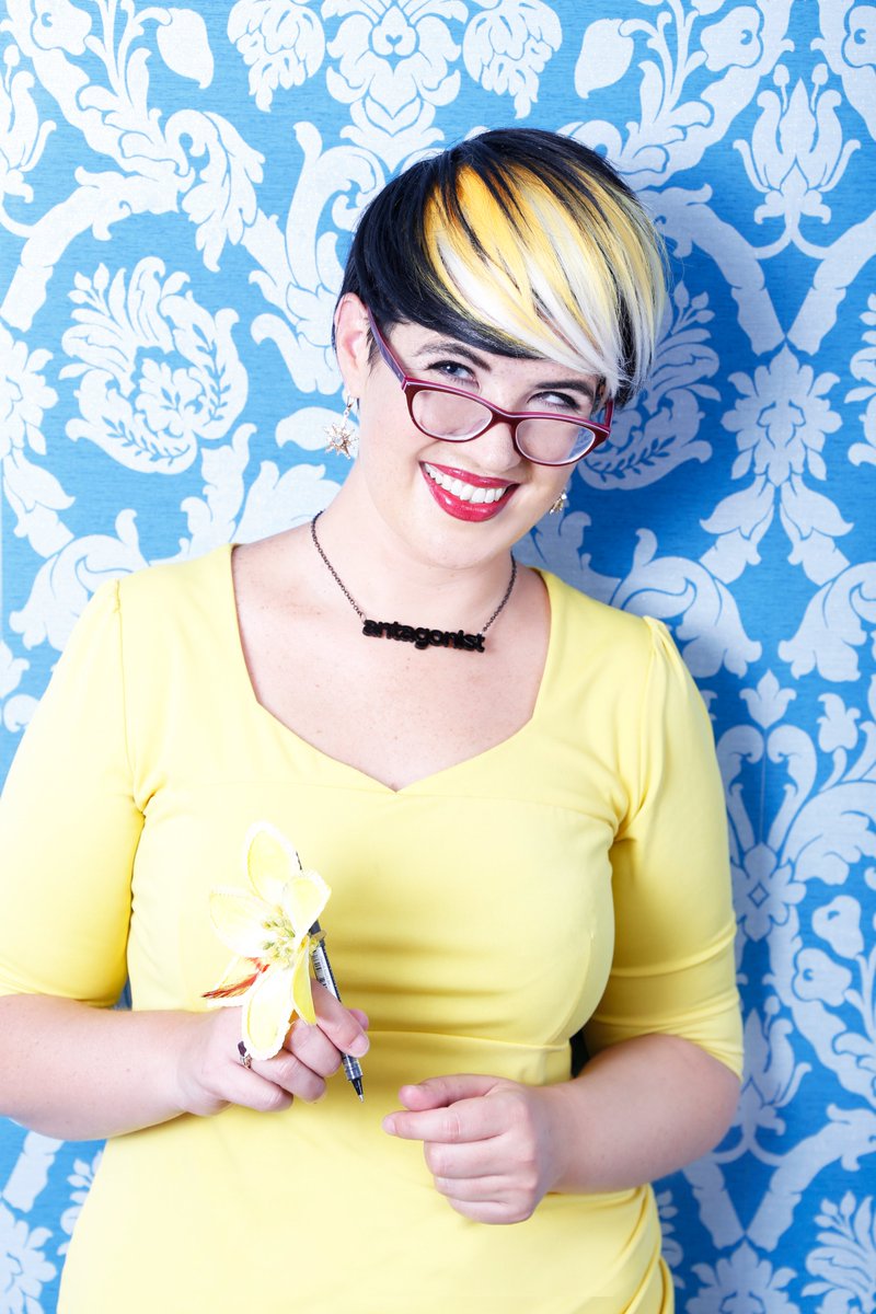 It's #InternationalBookGivingDay, and while we don't have a book to share, we DO have an ✨author✨

Our Guest of Honour at Octocon 2023 is the amazingly lovely <a href="/sarahreesbrenna/">Sarah Rees Brennan</a> 

Read all about her here: 2023.octocon.com/sarah-rees-bre…