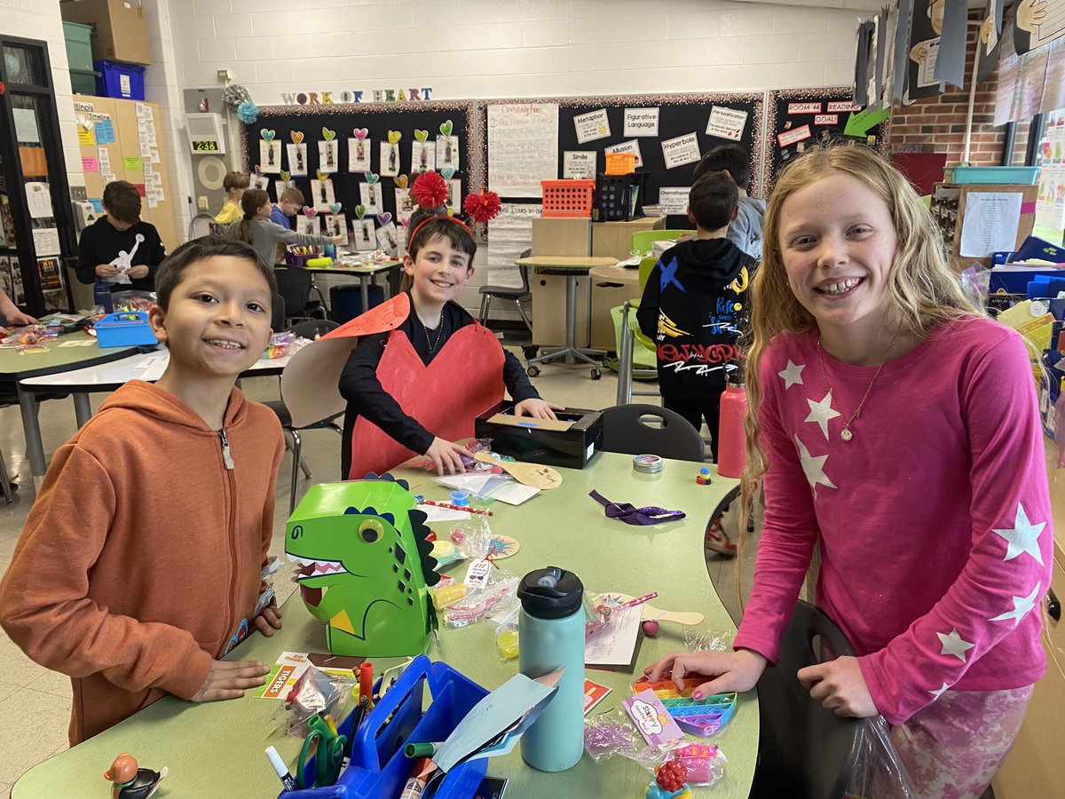 amandakraus46's tweet photo. Passing out valentines in room 46! #kipway #109way ⁦@Miss_Buchman⁩ https://t.co/zWvKXEmFUn