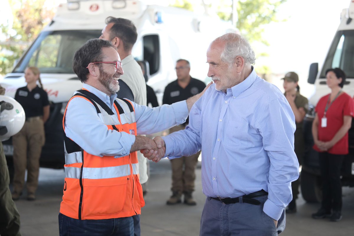 CEspinozaQ's tweet image. Cambio en el equipo: sale del enlace presidencial en el Biobío ministro MOP Juan Carlos García @jcgarciapdea y entre el ministro de Vivienda Carlos Montes @carlosmontestwt. Primer anuncio: habrá autoconstrucción supervigilada en Nacimiento @Cooperativa