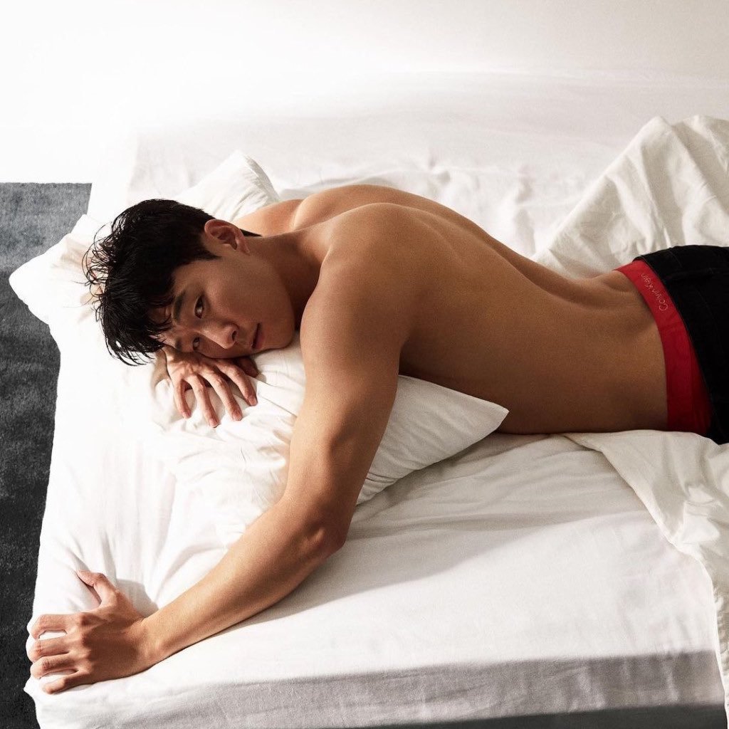 poptime's tweet photo. 🚨 VEJA: Son Heung-min jogador de futebol sul-coreano para Calvin Klein. https://t.co/UhRVwAd2r8