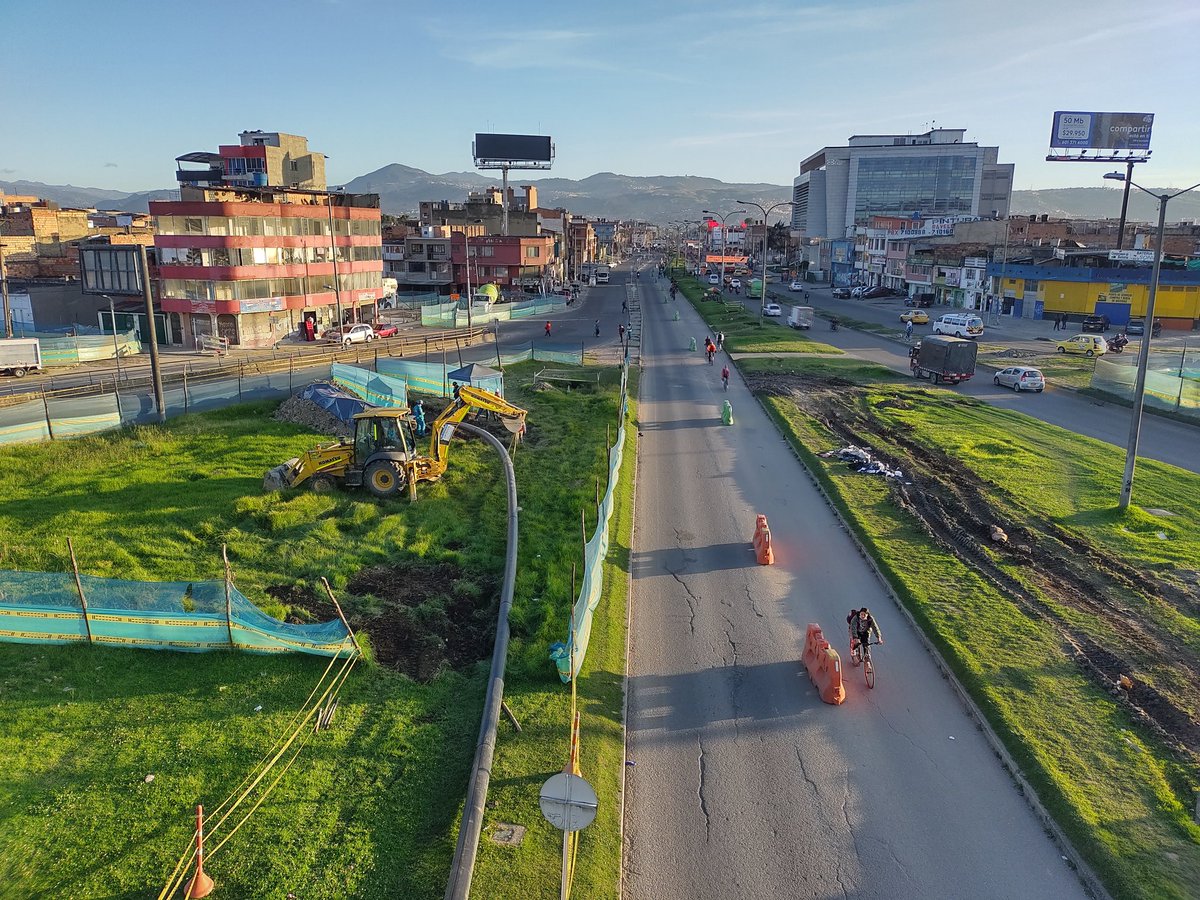 antonideh's tweet photo. @ClaudiaLopez esto hicimos en la avenida 1 de mayo con CRA 68. Tecnología sin zanja @peicolombiasas , traslado redes acueducto , alcantarillado. Phd, Auger boring https://t.co/gJ7KQRKrrl