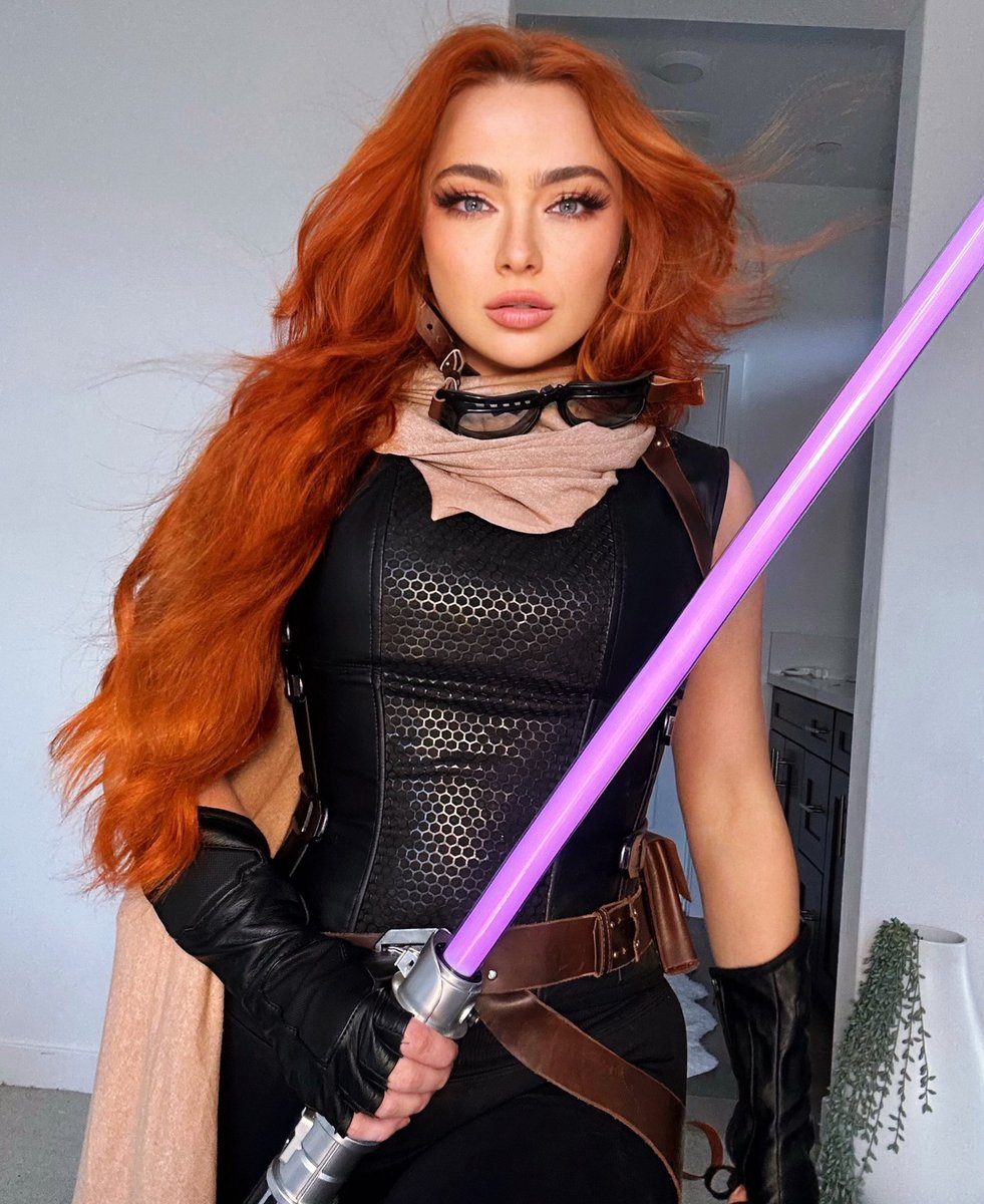 Caitlin Christine on Twitter: "RT @caitchristinee: In a galaxy far, far away… 💜"