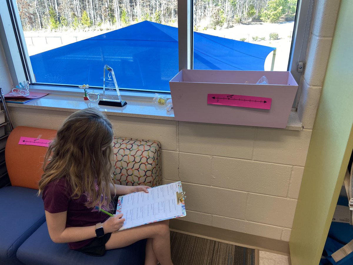 MissDelPrete's tweet photo. Today we continued our unit on fractions and practiced determining fractions on a number line! Students had to identify each unit fraction and where their classmates were “standing” on the number line😎 @WhiteOakElem https://t.co/uPN48eDMf9