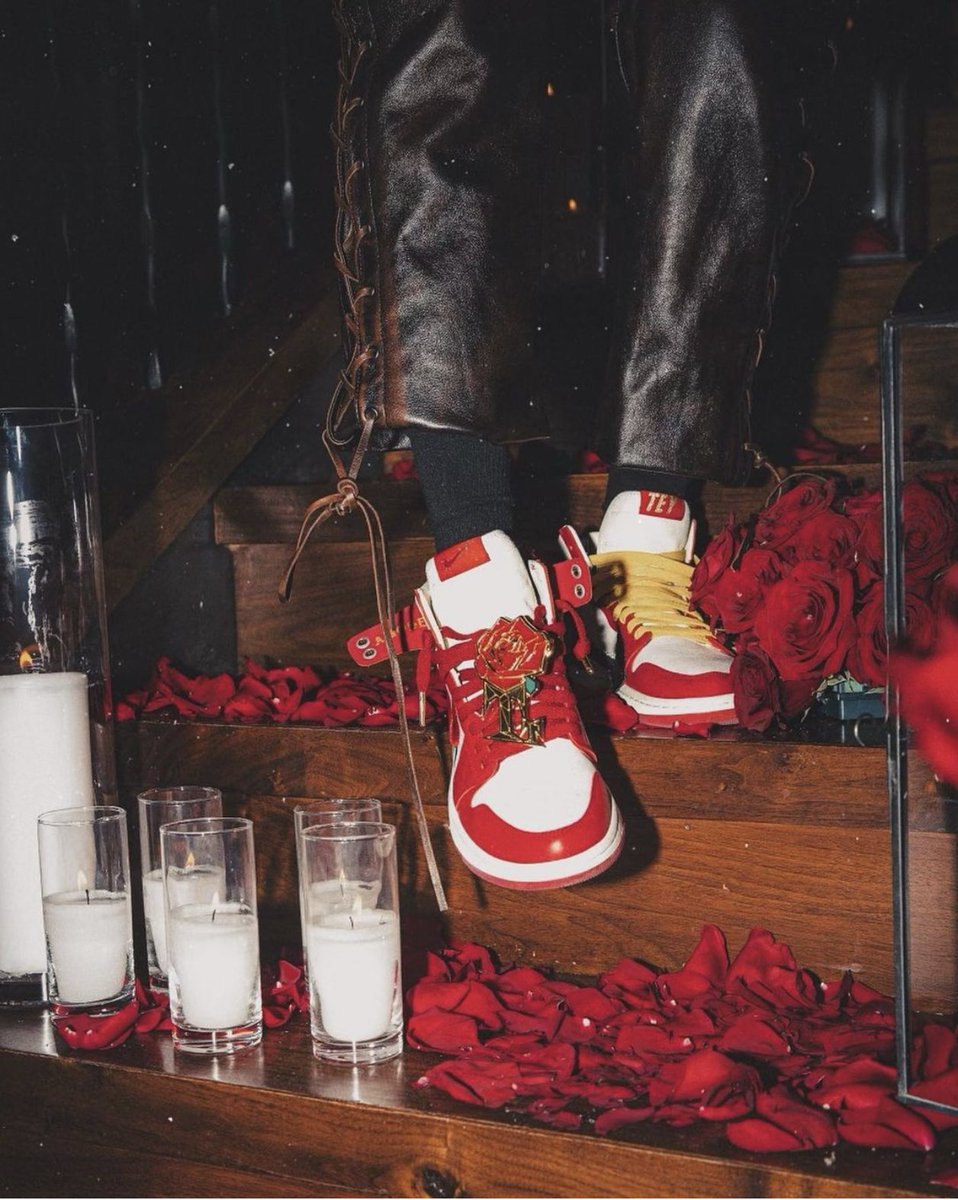 swaggerareus's tweet photo. Preview @TeyanaTaylor Air Jordan 1 'Rose in Harlem' Collaboration https://t.co/c5BDX1kKWD https://t.co/Tw84WVMhM5