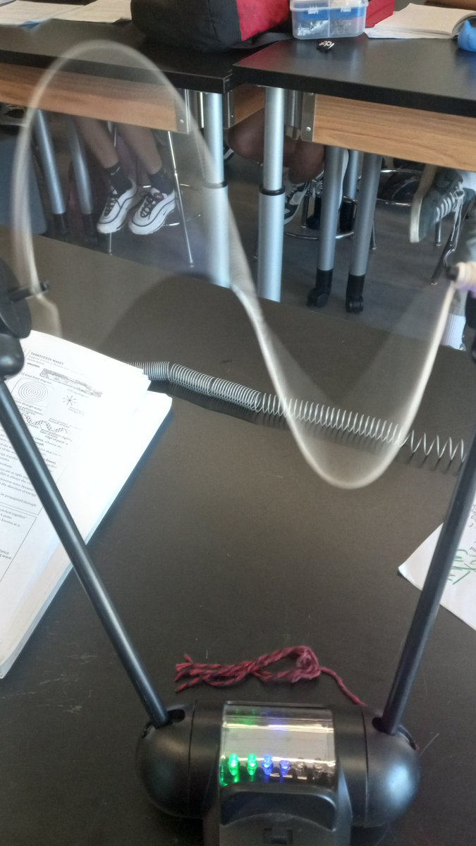 szeryksscience's tweet image. Learning about waves in #ibphysics. Cool photo, not sure if it&apos;s because of my low refresh rate on my camera, but interesting nonetheless. None of the students iphones could capture it.#cisinspires