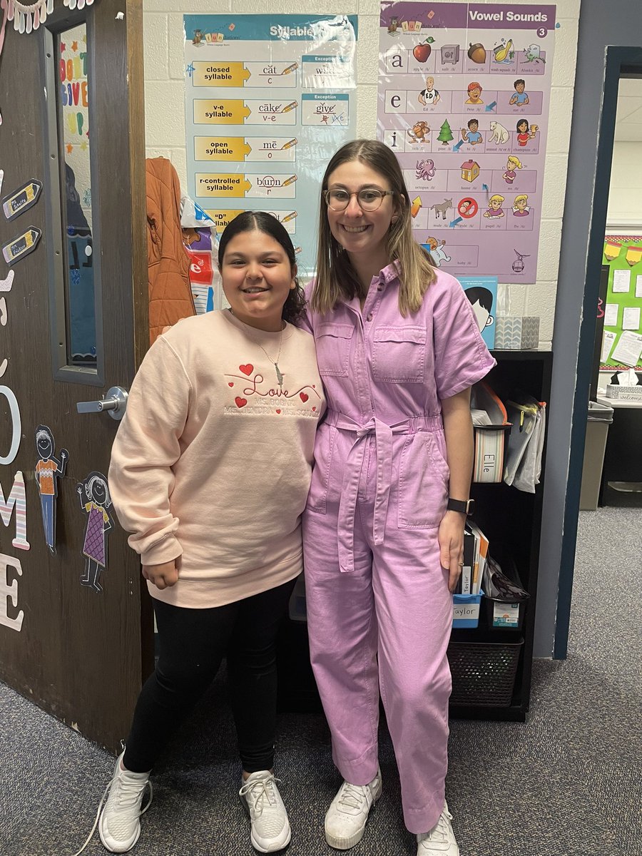 SchultzLiberty_'s tweet photo. Sweetest Valentine’s Day sweatshirt!!! I love when students showing their love for the best teachers!! ❤️ 💜💗@ms_bobak @MissJendra https://t.co/C1TSvwXmMY