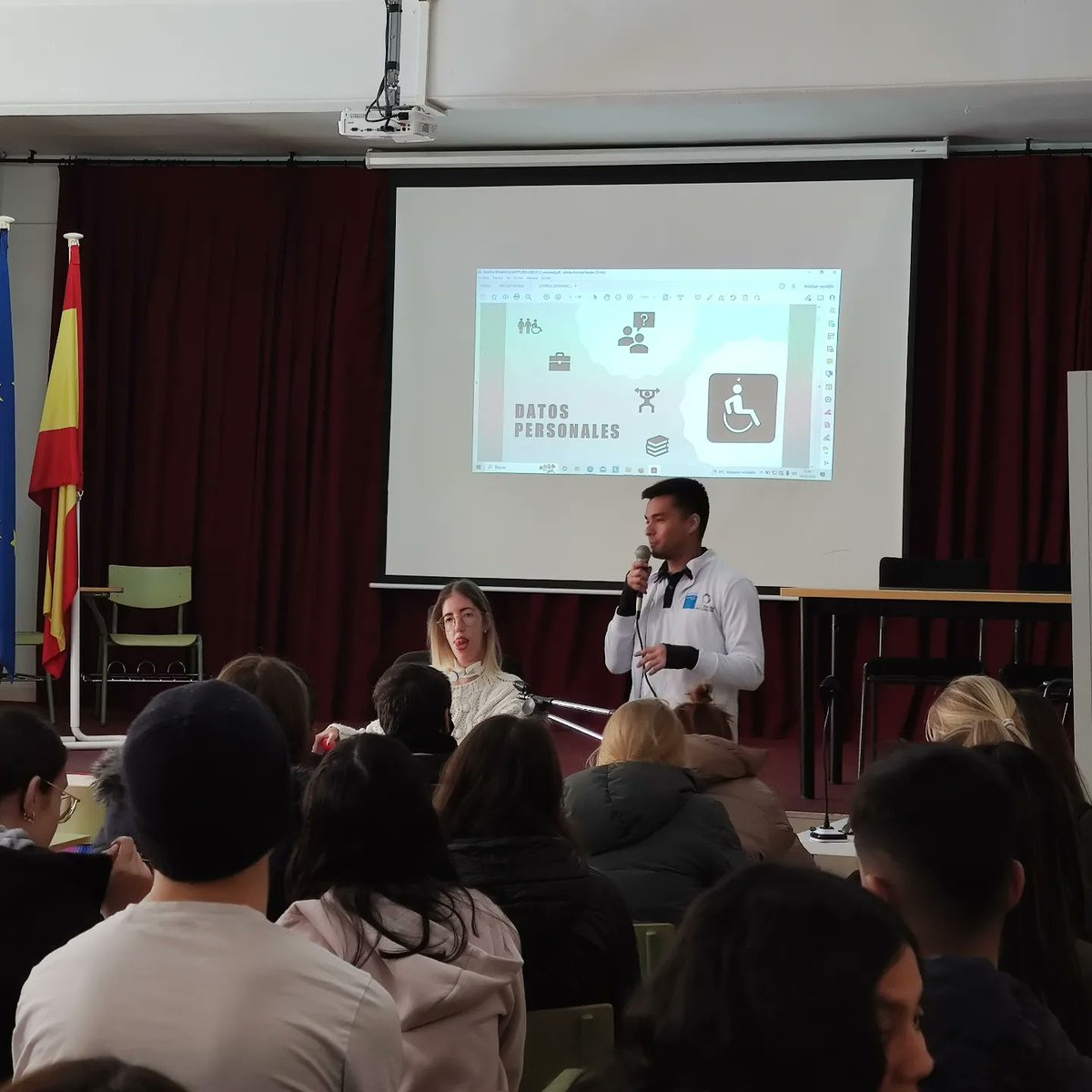 iessimancas's tweet photo. SEMANA DE DEPORTE INCLUSIVO

Un año más, celebramos en el instituto la Semana del Deporte Inclusivo con diferentes actividades. Hoy nos ha visitado la deportista Sara Granada, jugadora de jockey en silla de ruedas. Defendiendo la inclusión como nuestra seña de identidad. https://t.co/FuL9liZptz