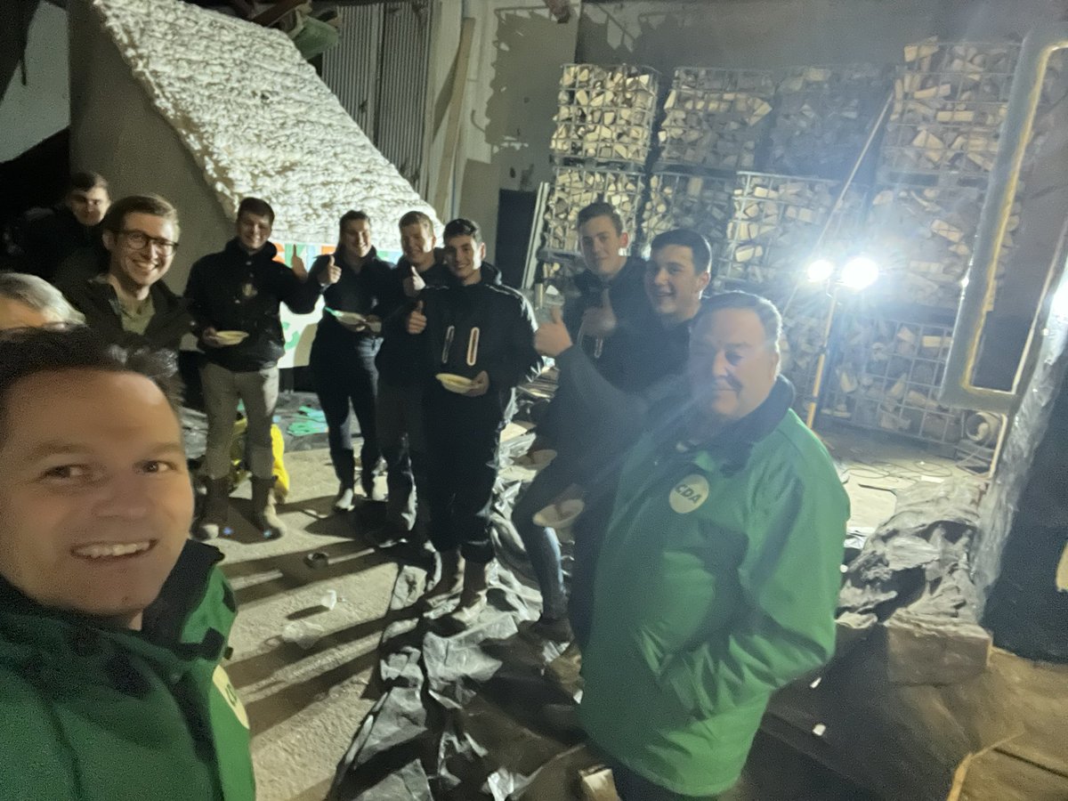 Snerttour langs vijf bouwgroepen in de gemeente Borsele. Door <a href="/RWesteinde/">Rinus van 't Westeinde</a> en <a href="/MargaNagelkerk1/">Marga Nagelkerke</a> ingewijd in de geheimen van het bouwen van een goede wagen. 

Mooi om het enthousiasme en de creativiteit te zien. 1/2
#Zeeland #CDA