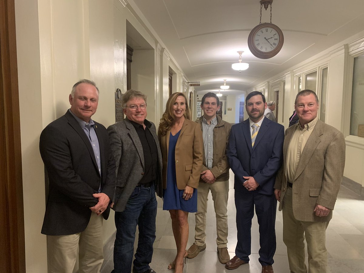 hrehder's tweet image. Love seeing our folks from home! Today, the Missouri Corn Growers Association had members all over the Capitol discussing issues affecting our farmers. Pictured with me are several farmers from Oran-thanks for coming up, y’all! #SEMO #mocorn #MOAg