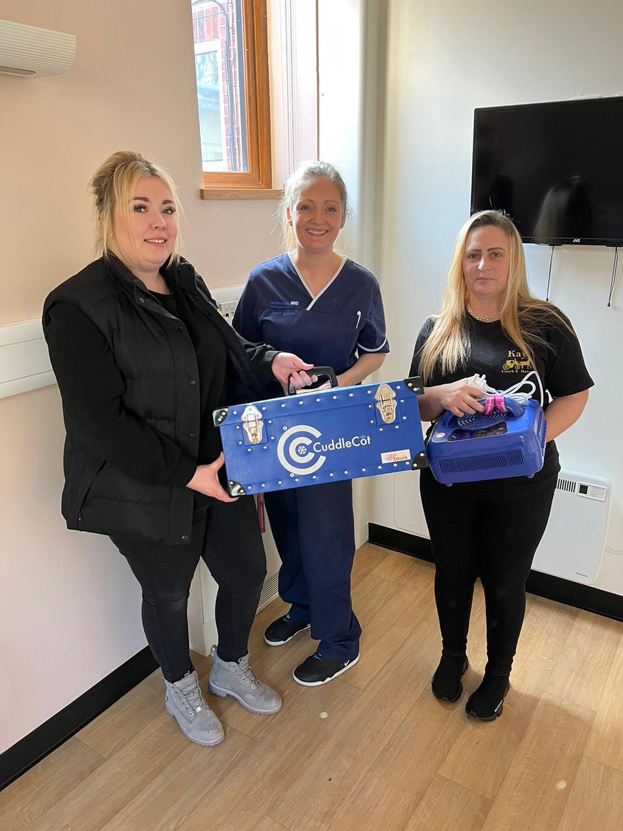 _4Louis's tweet photo. Proud to support Kay and Shauna today who donated a cuddle cot to the QE Gateshead in memory of Jordan Daniel and Ellie Mae. They presented the unit to midwife Louisa. Very well done indeed. #4louis #MatExp #giftoftime #cuddlecot #Qegateshead #Gateshead https://t.co/XHayGeYUTk