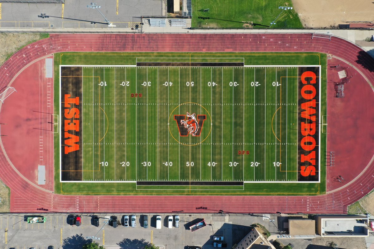 IRONTURFUSA's tweet photo. Roses are red.
IRONTURF is green.
You'll love our turf because it always looks pristine.
(And because it's durable, practically eliminates fiber loss and plays like real grass.) https://t.co/pZyKok865q