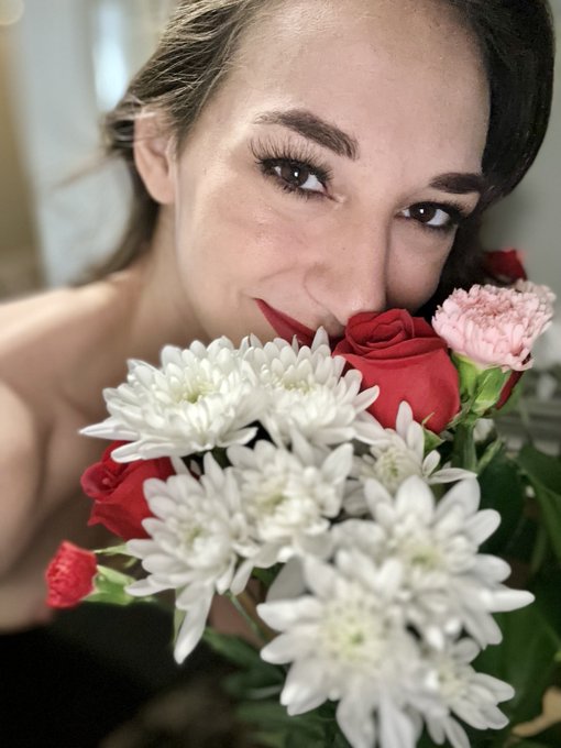 Happy Valentine’s Day mes chers !! You can stop by and smell the roses today on Onlyfans at 3 pm MST