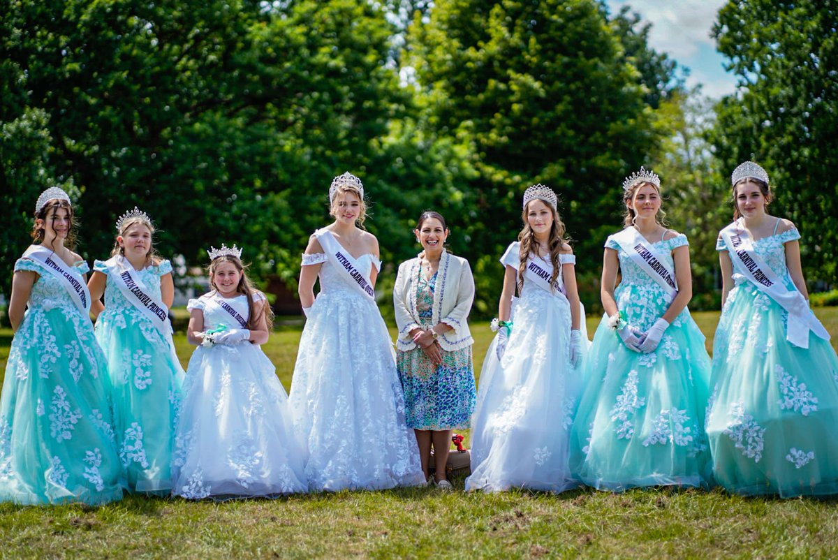 WithamCarnival's tweet photo. 2022 Court Crowning 

Photos from Georgie at snapped in Time. https://t.co/cfzRy5SwoO