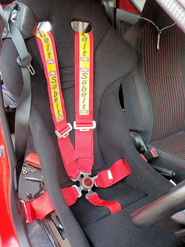 tochiro74works's tweet photo. とりあえず持ってるステアリングとフルバケットシートに付けたい方々w
ボディーが青なら青に
黄色なら黄色系
赤なら赤で…
ハーネスだけメーカー変わる
#RAPFIX2 #WINLANDS #EPMANHUB #Sabelt https://t.co/NctVKr6ECg