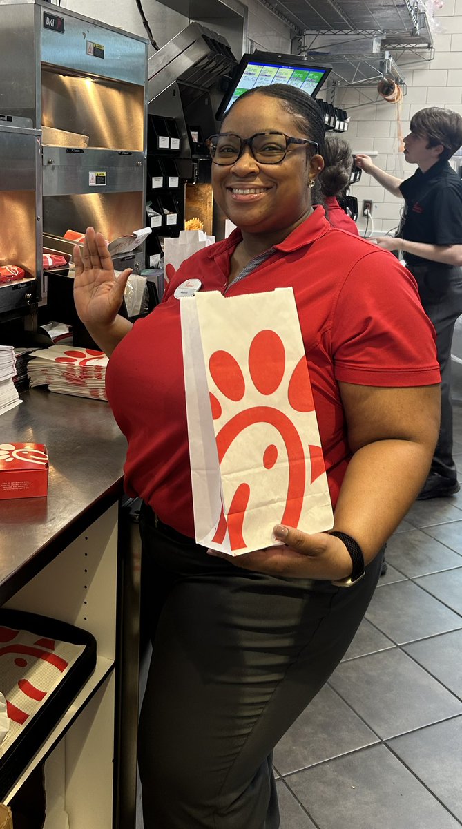 It’s #teammembertuesday: meet Melanie, one our fantastic front of house team members! Born & raised right here in Houston, Melanie’s favorite vacation spot is Jamaica! Melanie has two sons & a fun fact is that she plays the saxophone! Next time you stop by, say hello to Melanie!