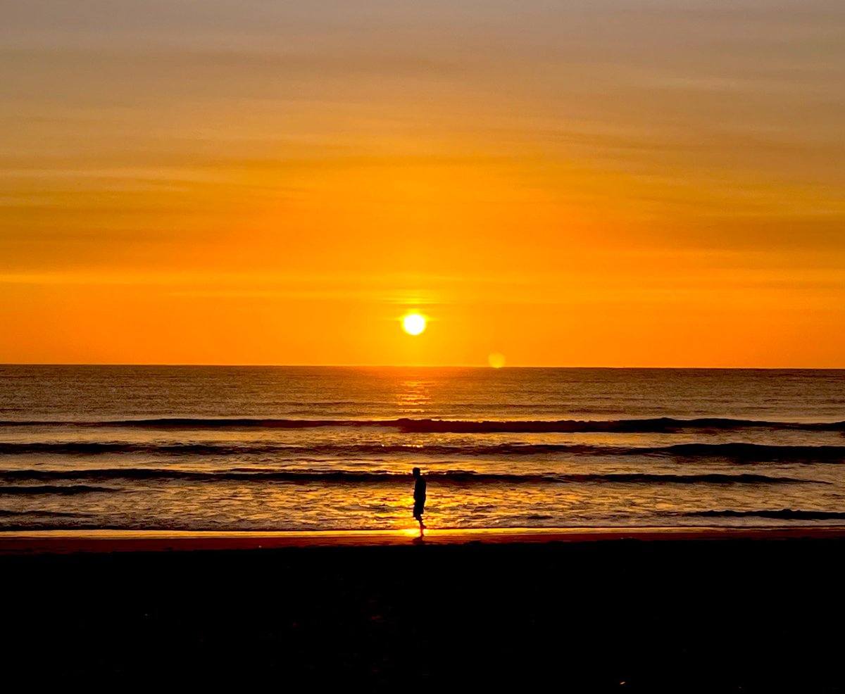 cccindyshen's tweet photo. What l call intuition: See the light, follow the light🌅 https://t.co/z3EcLcLLJr