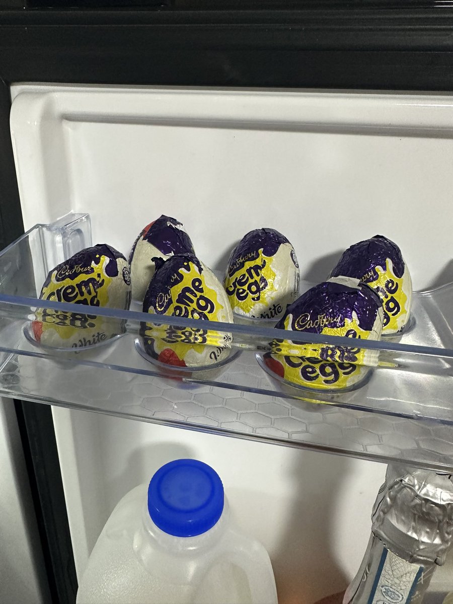 MaybeAzza's tweet image. I finally figured out what this tray was for in the refrigerator! @CadburyUK #CremeEgg